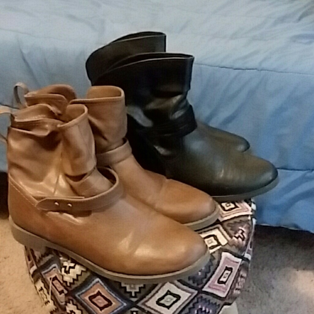 Set of 2 pairs of womens boots size 9